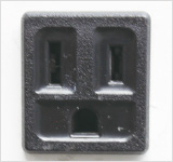 外部用コンセントが付いているので、超音波スケーラーや、PCなどの接続に便利です。（消費電力100Wまで）