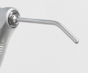 ステンレス製の3wayシリンジチップ。（付属品）