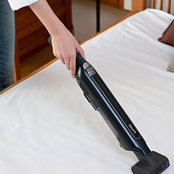 専用のミニモーターヘッドで、布団やマットレスはもちろん、さまざまなファブリックも手軽にきれいに。