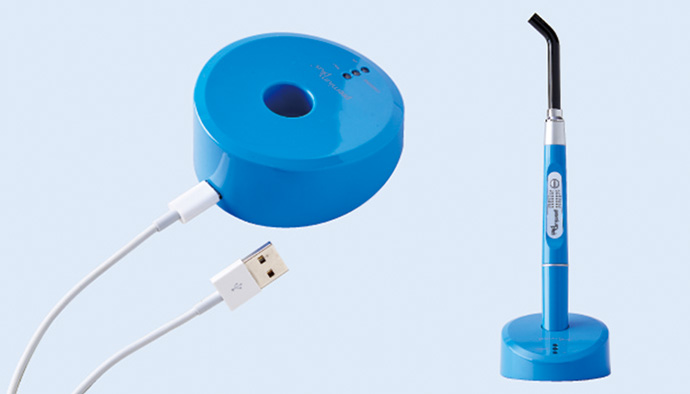 キュアリングライトミニC01 便利な置くだけ充電